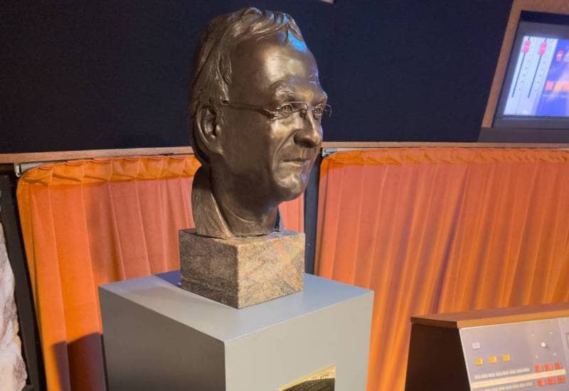 2023 - Bust of David Richards